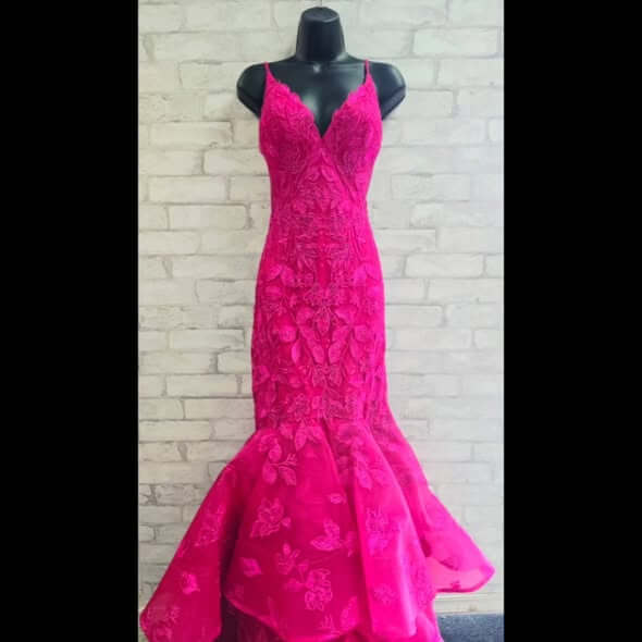 Ellie Wilde Size 8 at Serendipity Consignment Boutique in Fuquay-Varina, NC